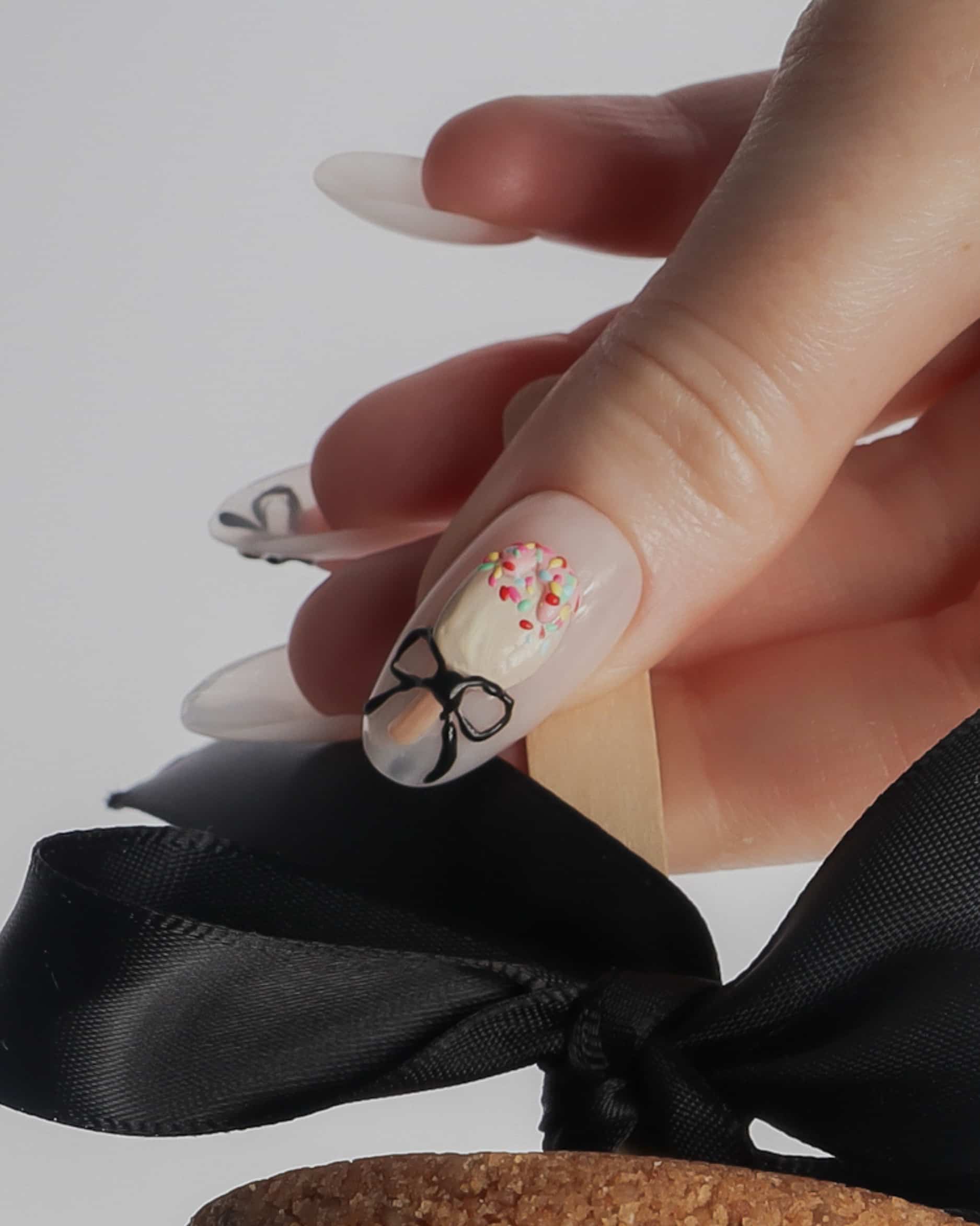 Cakepops 3D nails. Reusable nail extensions. 