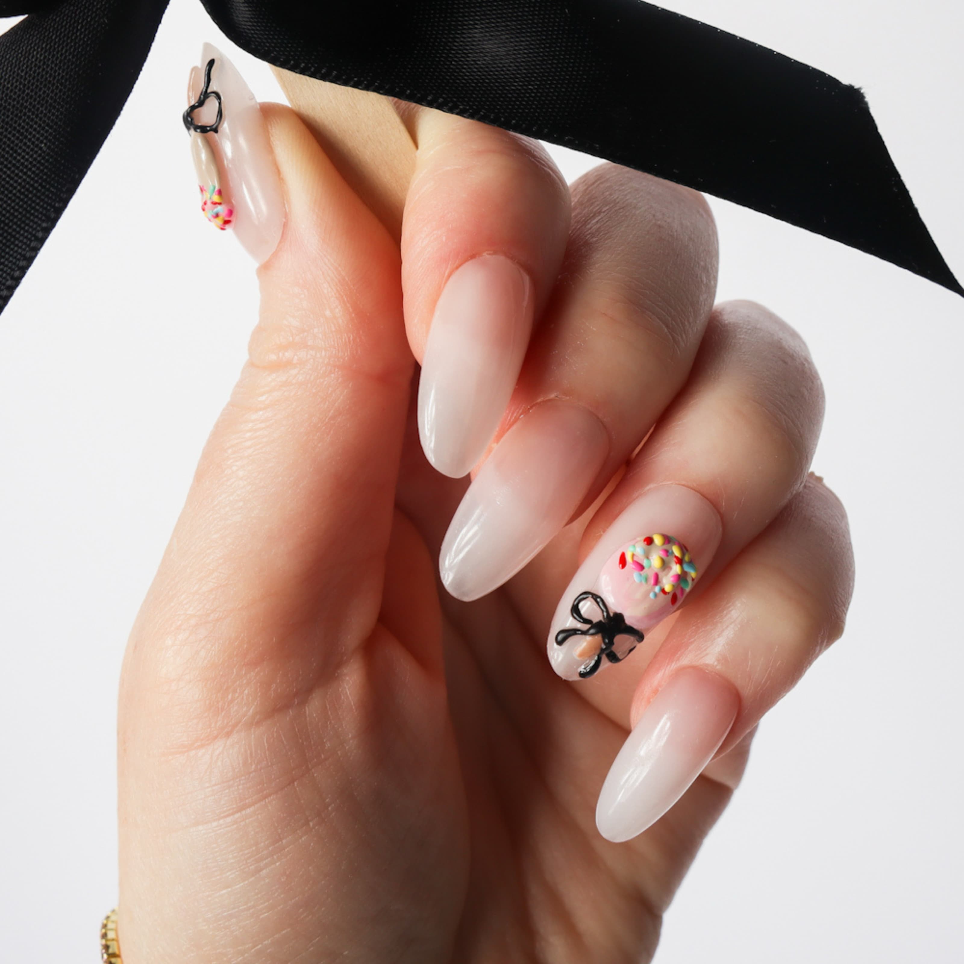 Cakepops 3D nails. Reusable nail extensions. 