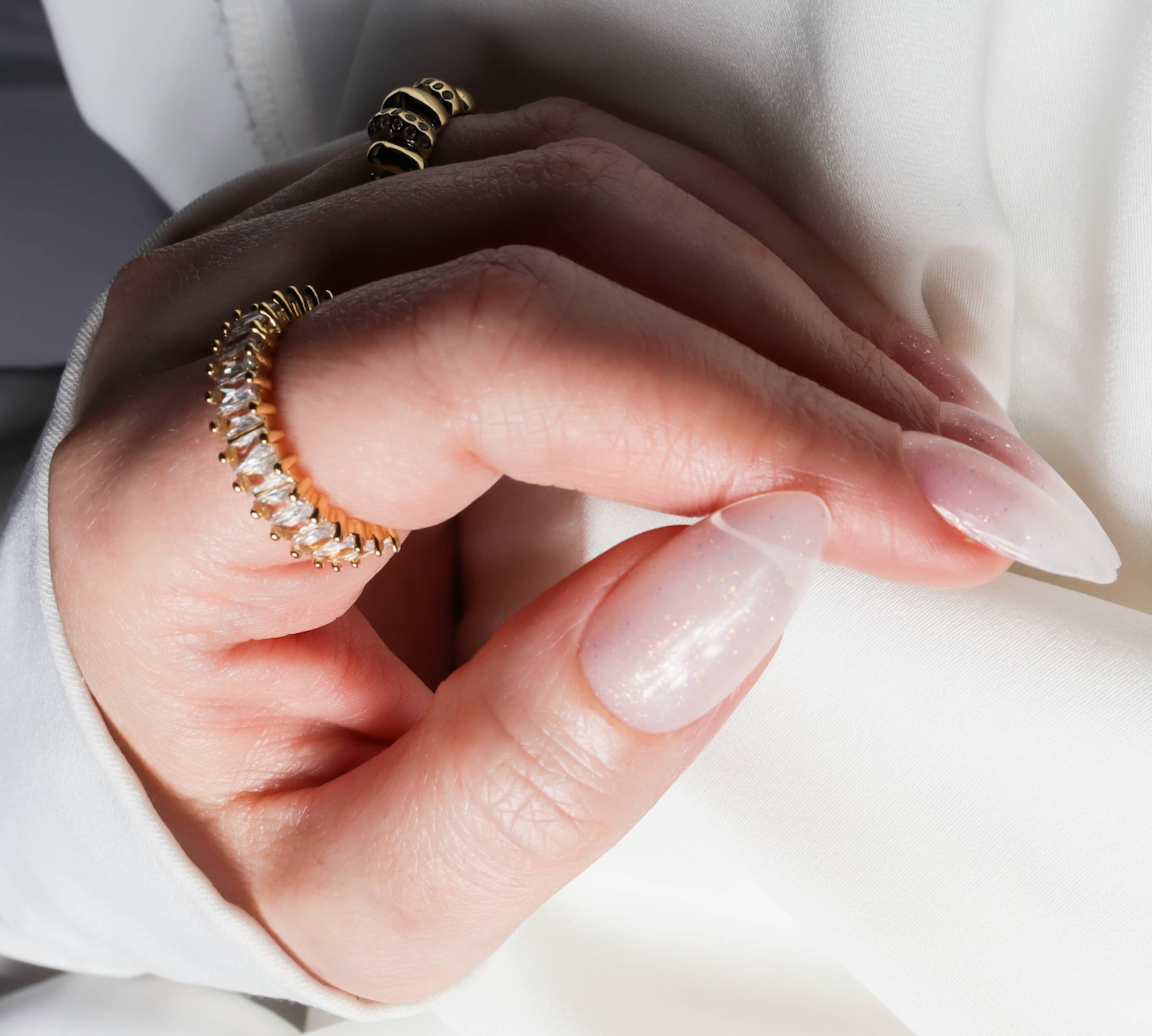 Elegant nails. Glitter nails. Reusable nail extensions. 
