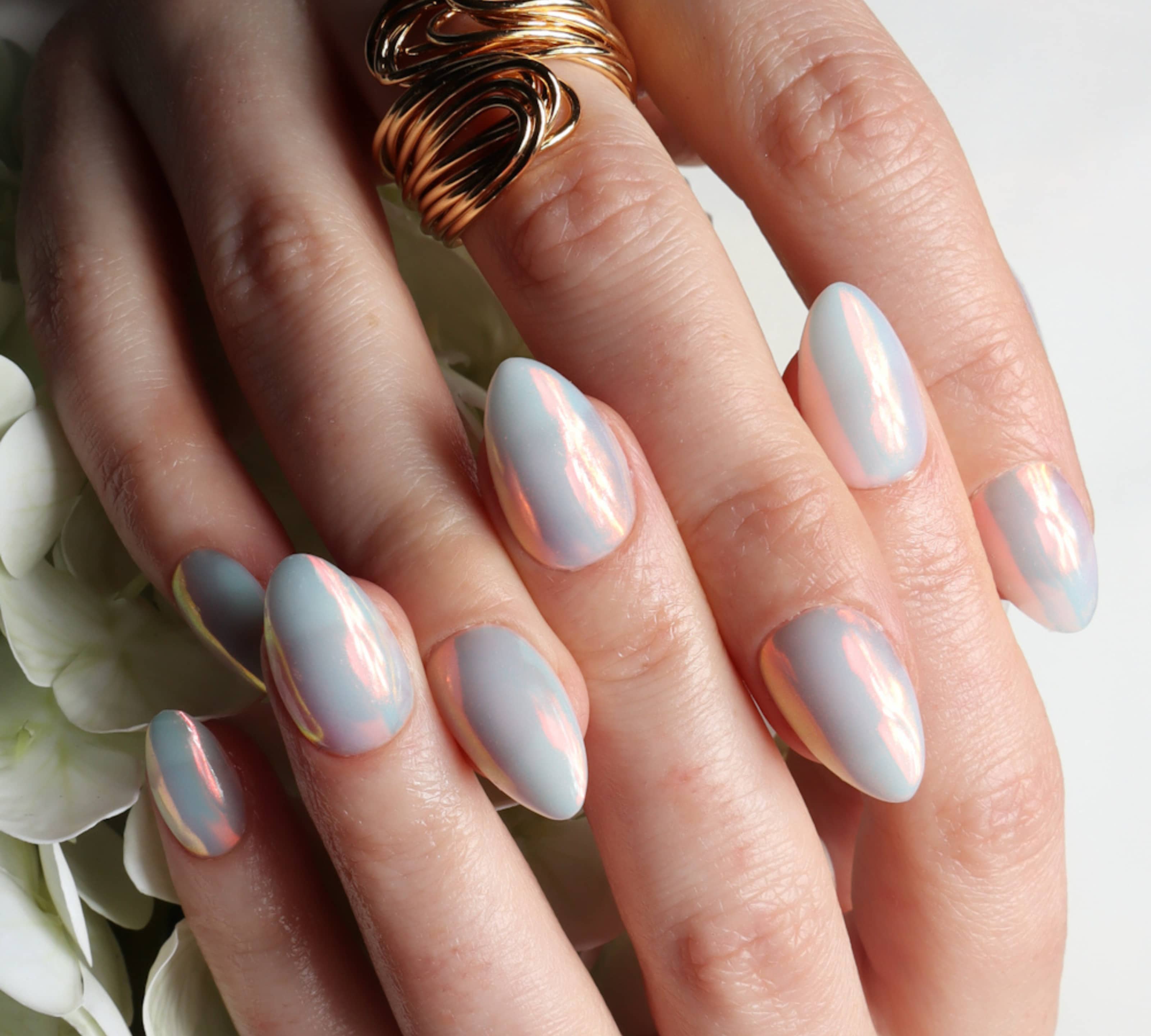 Reusable nail extensions short almond nails. Chrome nails. 