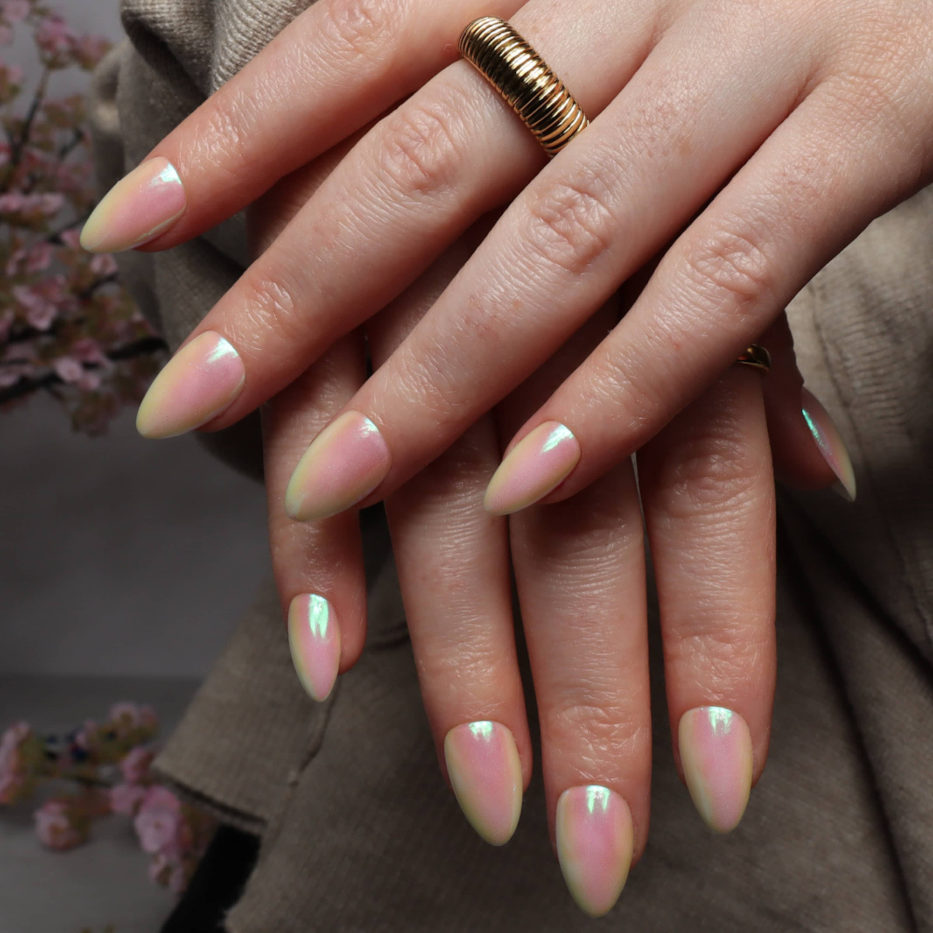 Reusable nail extensions short almond nails. Chrome nails. 