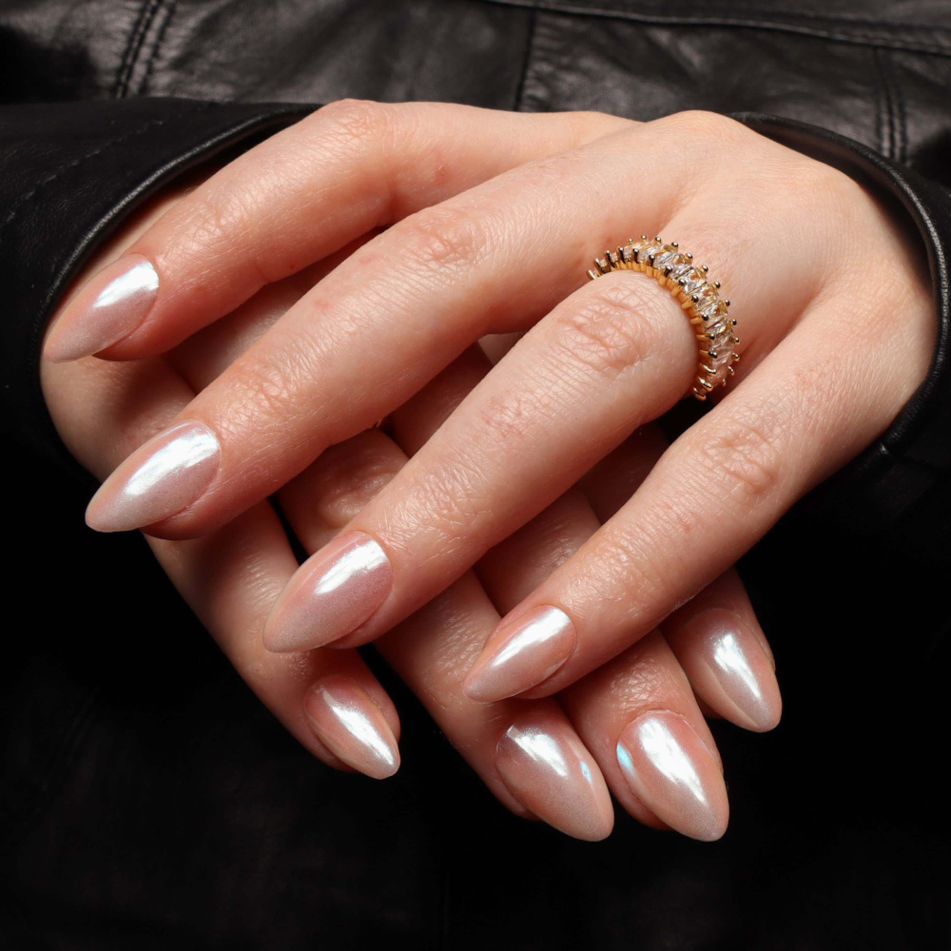 Reusable nail extensions short almond nails. Chrome nails. 