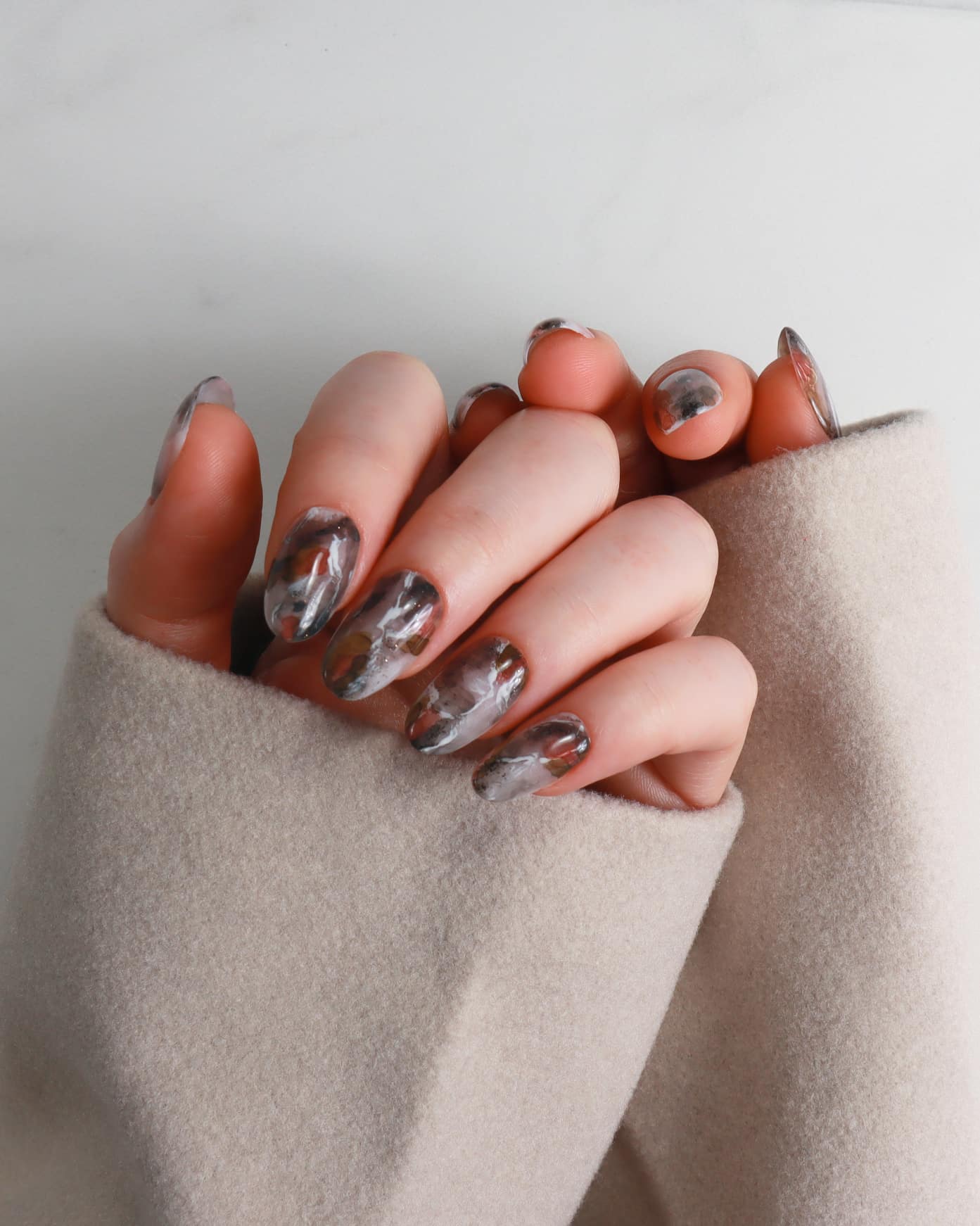 Marble nails. Reusable nail extensions by Inglass nails.