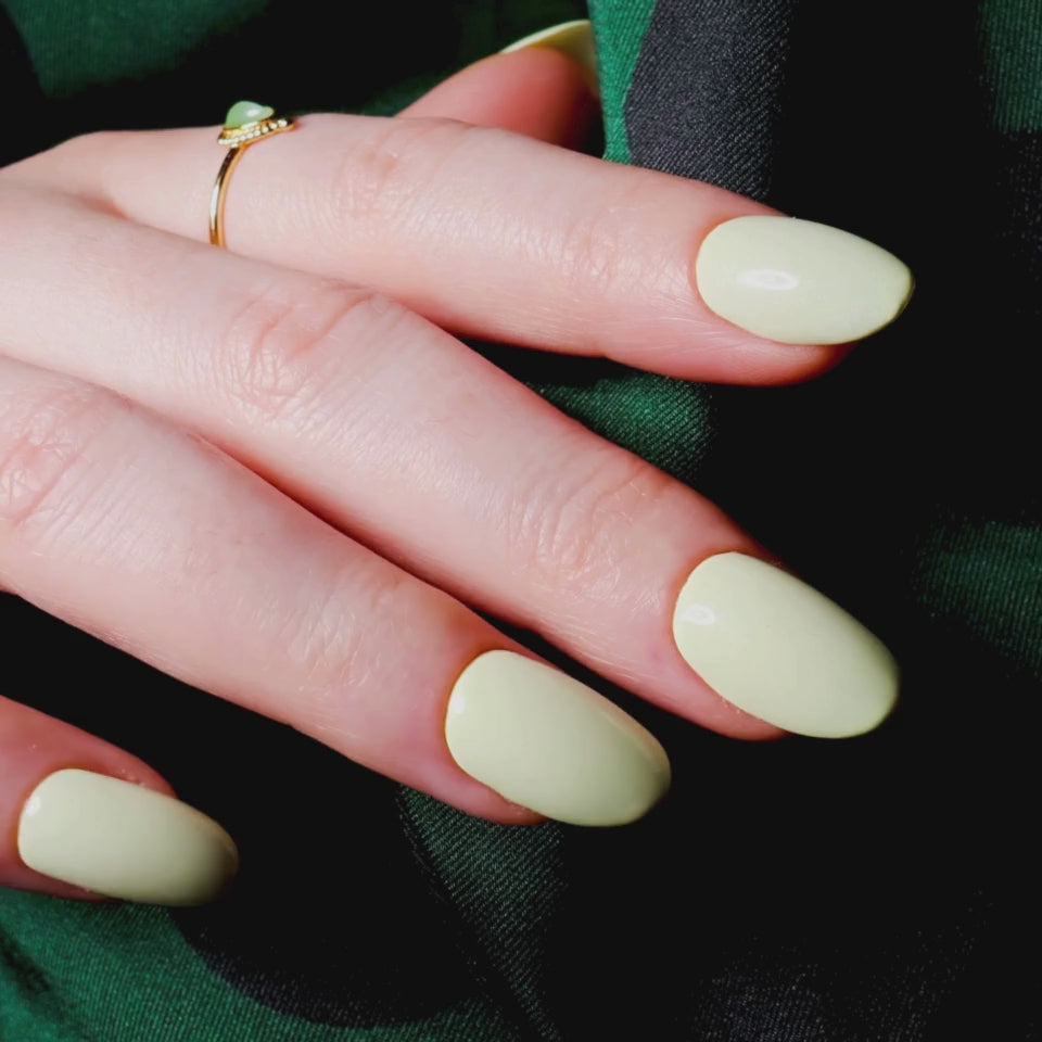 Pastel yellow nails. Pastel nails. Reusable nail extensions. 